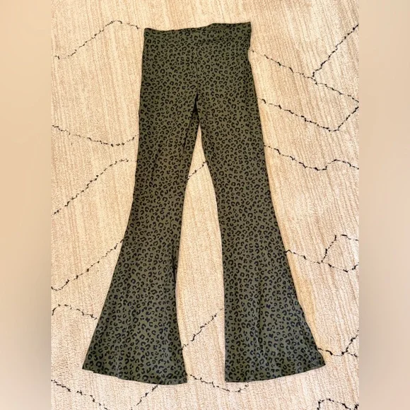 Bear Dance Cheetah Print Olive Green Black Bell Bottom Leggings Womens - Picture 4 of 4